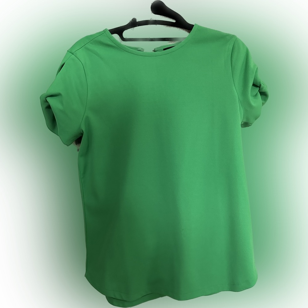 Ann Taylor Short Sleeve Blouse in beautiful bright green color (used)